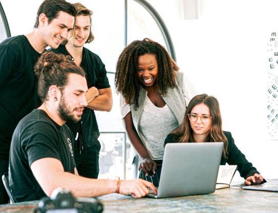 המהפכה השקטה: כך AI משנה את עולם הגיוס – בדגש על חברות ההשמה